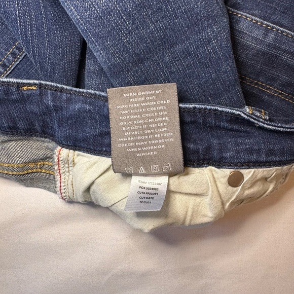 Torrid‎ Feel the Fit Cut Off Jean Shorts Dark Wash Sz 16 - Picture 7 of 7